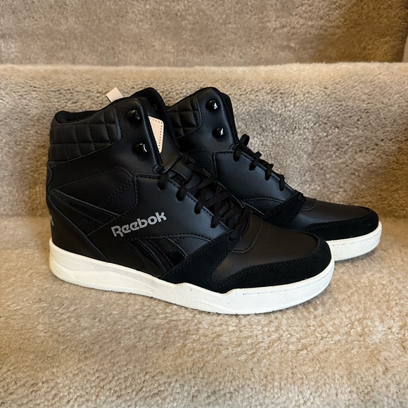 Reebok women’s high top with built in wedge. - Picture 2 of 6